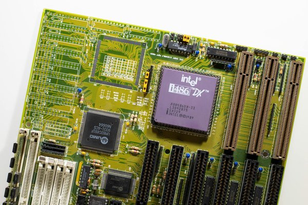 Quels composants logiciels utiliser pour le développement d'un jeu de plateforme 2D rétro ?